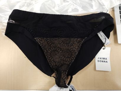 Lot de quatre culottes taille
42
CHANTELLE
PRIMA...
