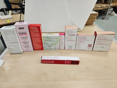 ST TROPEZ Crème pour visage moyen/foncé
PUPA...