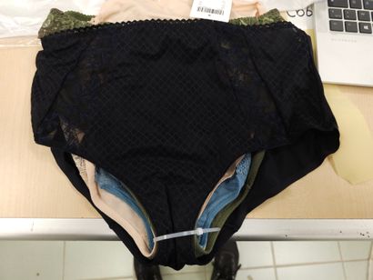 Lot de quatre culottes taille
42
CHANTELLE
PRIMA...