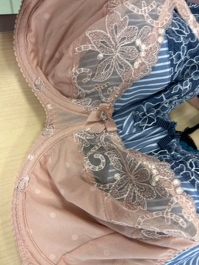 Lot de quatre soutien gorge taille 100 B
TRIUMPH
PRIMA...