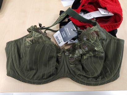 Lot de trois soutien-gorge taille 
100D
WACOAL
CHANTELLE
PRIMA...
