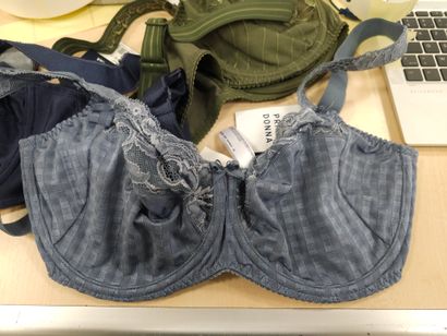 Lot de trois soutien-gorge taille 
95E
PRIMA...