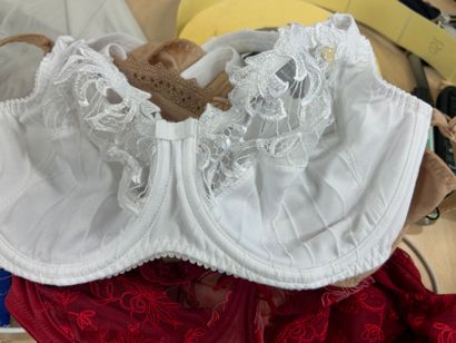 Lot de trois soutien-gorges Taille 85 D
EMPREINTE
PRIMA...