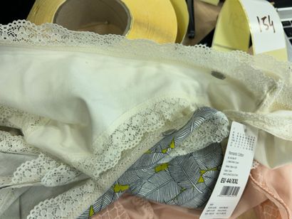 Lot de quatre culottes Taille 46 et un 4...