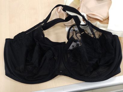 Lot de trois soutien-gorge taille 100E
C...
