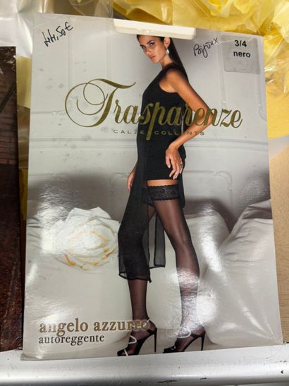 Lot comprenant 26 collants et bas de tailles...