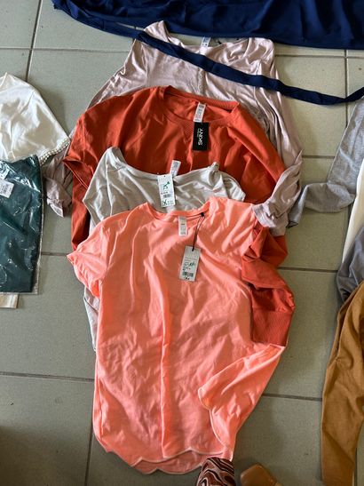 Lot de vetement Taille XL ou 42 comprenant...