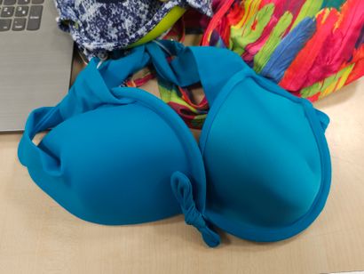 LINGA DORE BEACH
1 brassiere taille 38
2...