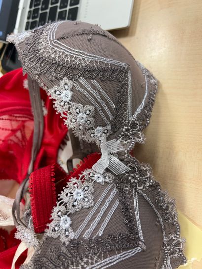 Lot de trois soutien-gorges Taille 85 C
lise...