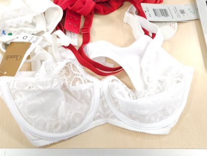Lot de trois soutien-gorge taille
90D
TR...