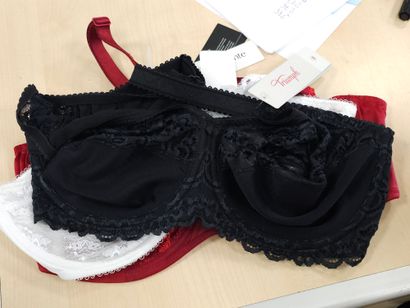 Lot de trois soutien-gorge taille 100 E
...