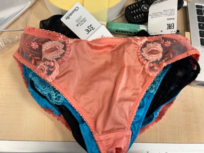 Lot de quatre culottes Taille 40
CHANTELLE
CHANTELLE
PRIMA...