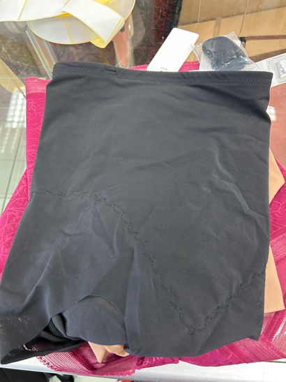 Lot de trois culottes gainantes Taille S
Triumph
2...