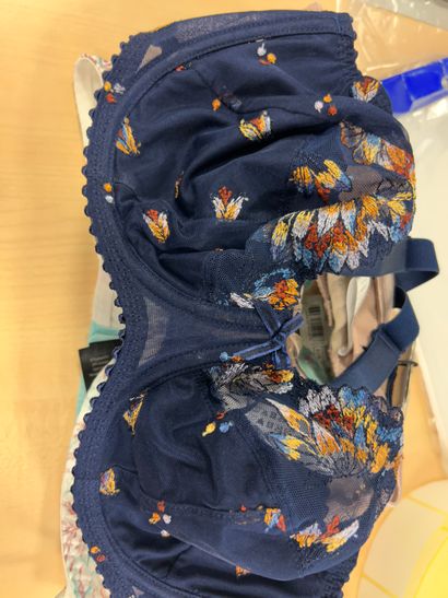 Lot de trois soutien-gorges Taille 80 C
LINGA...