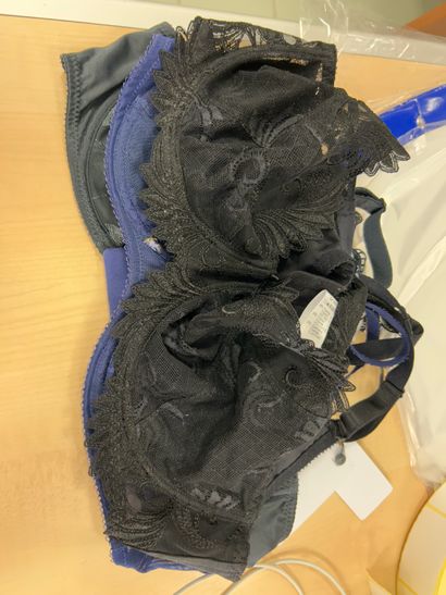 Lot de trois soutien-gorges Taille 95 C
...