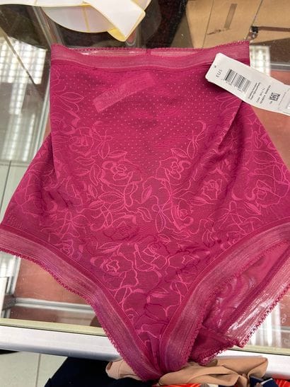 Lot de trois culottes gainantes Taille S
Triumph
2...