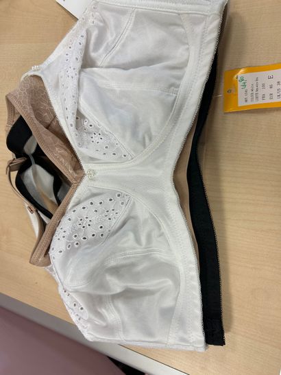 Lot de trois soutien gorges taille 85 E
...