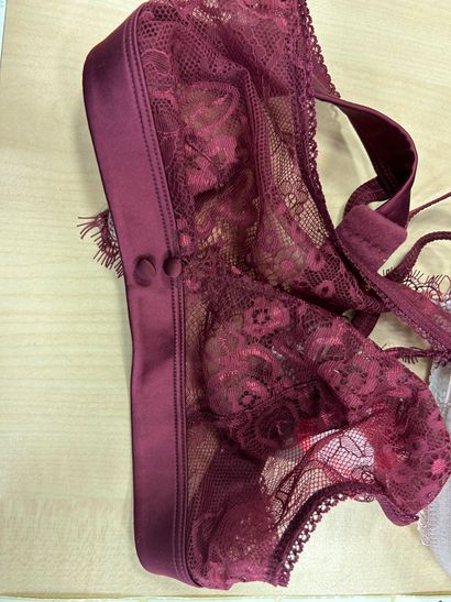 Lot de trois soutien-gorge taille S sans...