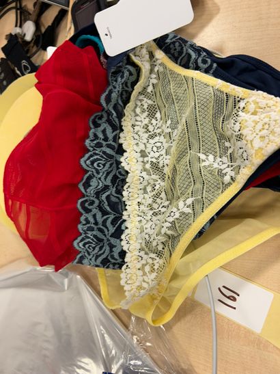 Lot de quatre culottes Taille m
WACOAL
W...