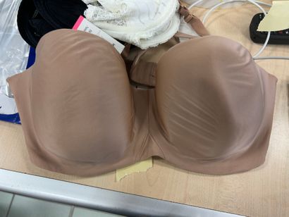 Lot de trois soutien-gorges Taille 95 D
...