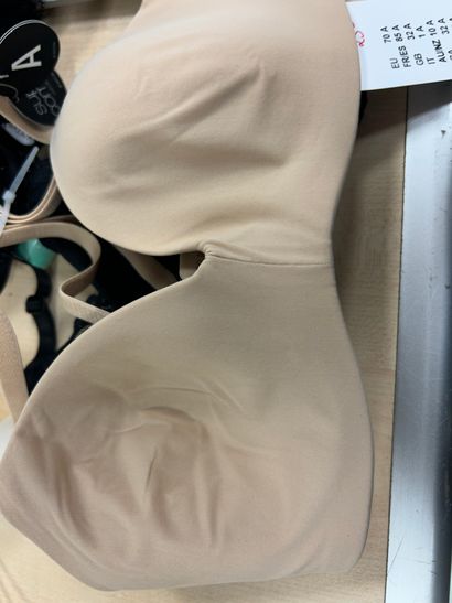 Lot de trois soutien-gorge Taille 85 A
SKINY...