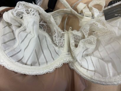 Lot de trois soutien-gorges Taille 95 D
...