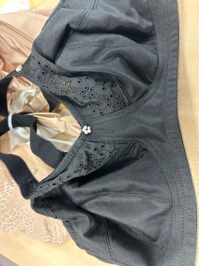 Lot de trois soutien gorges taille 85 E
...