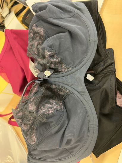 Lot de trois soutien-gorges Taille 95 D
...