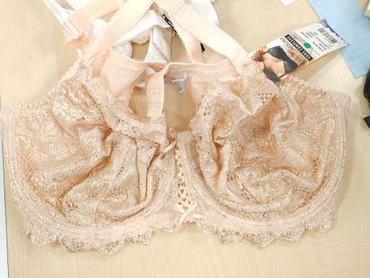 Lot de trois soutien-gorge taille 100 E
SANS...