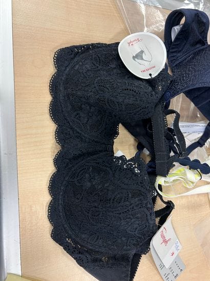 Lot de trois soutien-gorges Taille 80 A
Triumph
2...