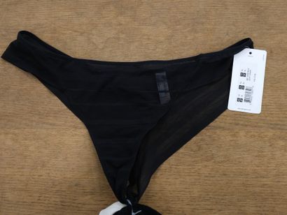 Lot de quatre culottes Taille S
2 WACOAL...