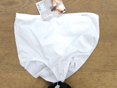 Lot de quatre culottes Taille XXXL
4 JAN...