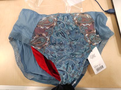 Lot de quatre culottes taille
42
CHANTELLE
PRIMA...