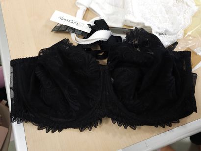 Lot de trois soutien-gorge taille 100 E
...