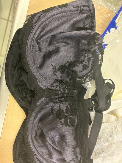 Lot de trois soutien-gorges Taille 105 D
WACOAL
PRIMA...