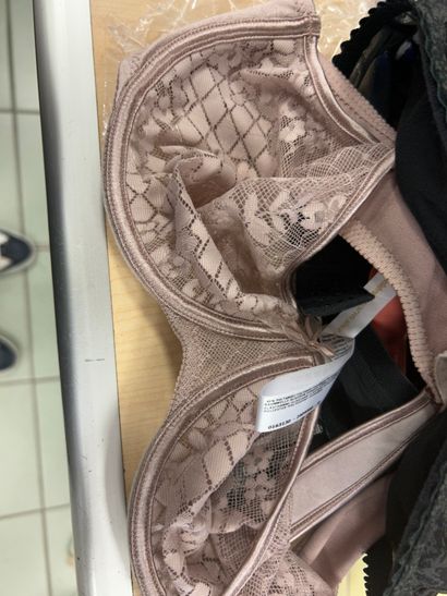 Lot de trois soutien-gorges Taille 75 C
EMPREINTE
CONTURELLE
PRIMA...