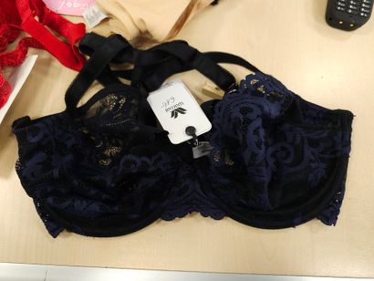 Lot de trois soutien-gorge taille 
100C
WACOAL
ANTIGAL
SANS...