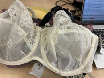 Lot de trois soutien-gorges Taille 95 F
CHANTELLE
PRIMA...
