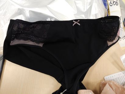 Lot de quatre culottes taille
42
MARIE J...