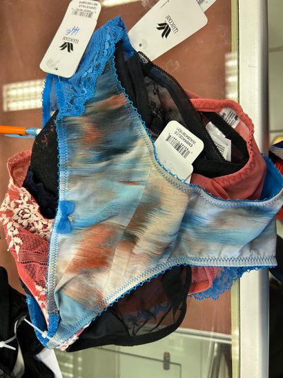 Lot de quatre culotte Taille M
4 WACOAL