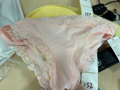 Lot de cinq culottes Taille 38
3 SKNB
SK...
