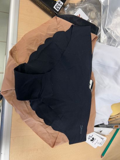 Lot de quatre culottes Taille XL
3 WACOA...