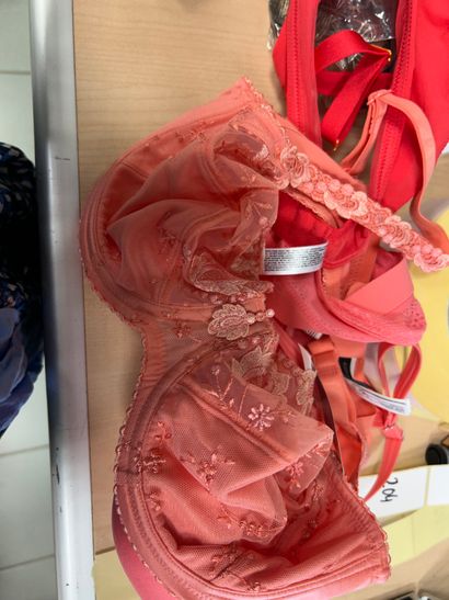 Lot de trois soutien-gorge Taille 100B
CHANTELLE
CLUB...