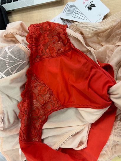 Lot de quatre culottes Taille M
ELOMI
3 ...
