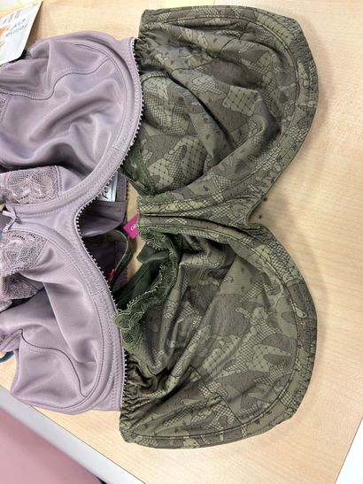 Lot de trois soutien gorges taille 90 F
PRIMA...