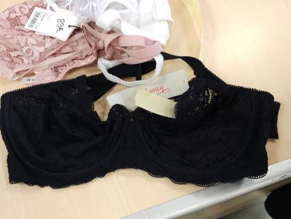 Lot de trois soutien-gorge taille 100 E
TRIUMPH
MARIE...