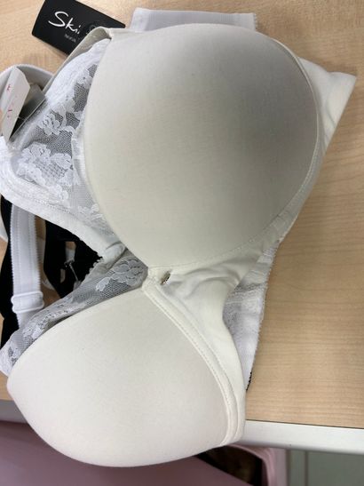 Lot de trois soutien gorges taille 95 C
...