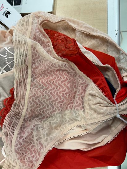 Lot de quatre culottes Taille M
ELOMI
3 ...