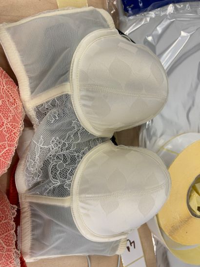 Lot de trois soutien-gorges Taille 90 B
Skiny
Linga...