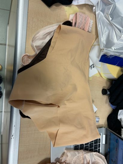 Lot de quatre culottes Taille 42
JOLIDON...